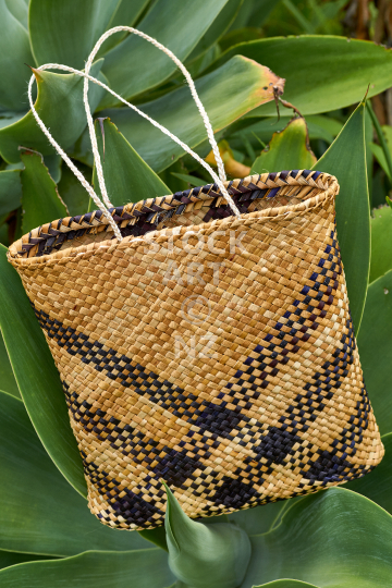 Black and natural flax kete with white muka handles - New Zealand flax weaving: handmade bag (photo with artist release)
