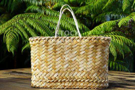 Kete made of natural flax - Bag made of flax weaving in New Zealand (with artist release)