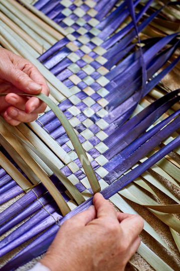 Making a kete - Flax weaving - process to make a kete (with artist release)