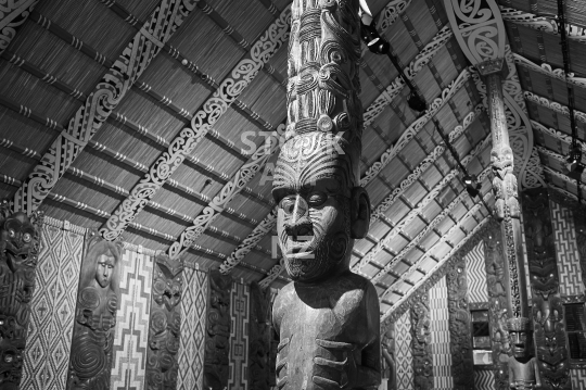 Maori carving in the Waitangi marae meeting house - Black & white photo - Waitangi Treaty Grounds, Northland, New Zealand