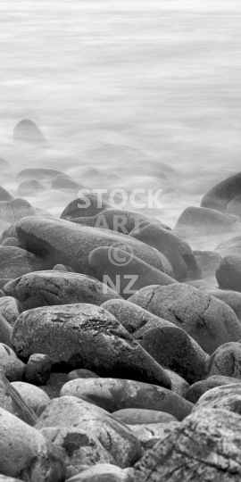 Mobile wallpaper: New Zealand beach rocks on the Nelson Boulder Bank - Black & white New Zealand themed phone background picture, screen size ratio 18:9 (or fitting any display between 16:9 - 20:9)