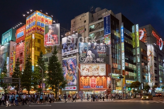 Night panorama of the busy Akihabara main crossing - With billboards and hundreds of shoppers, Akihabara is Tokyo_qt_s electronics, manga and gaming center - Japan