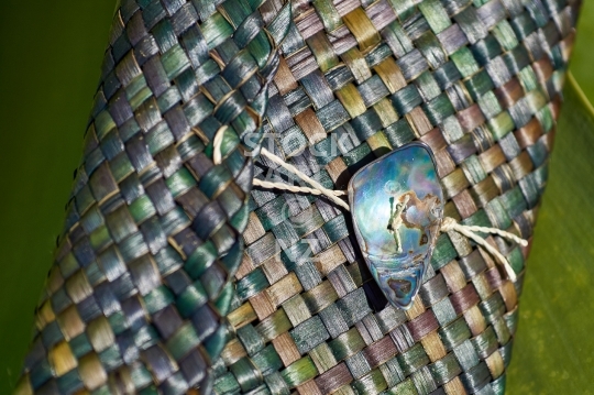 NZ flax weaving - clutch with paua