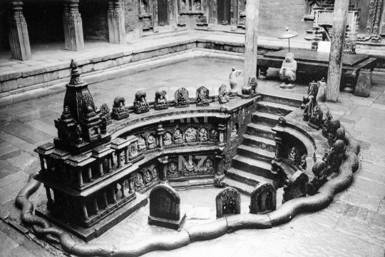 Old vintage photo of Tusha Hiti in Patan