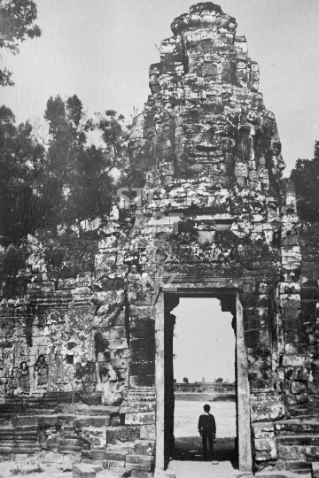 Prasat Banteay Kdei - temple near Angkor Wat - 12th century Buddhist temple tower gate depicting a face, before renovation - black & white vintage low resolution photo from March 1992
