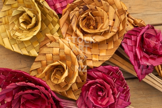Putiputi flowers - New Zealand flax weaving - Woven flowers in colour