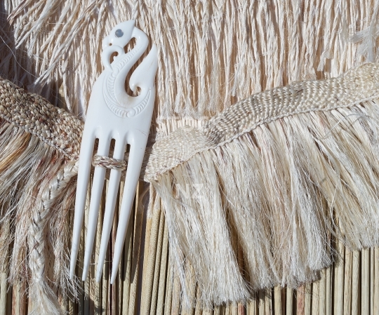 Splashback photo: Maori flax weaving with white muka and heru - Kitchen splashback picture for standard size 900 x 750 mm - closeup of a kahu pokowhiwhi