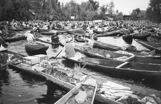 Srinagar floating lake market in 1994 - Dal Lake, Kashmir, India - Vintage low resolution black & white photo of the early morning vegetable market on boats