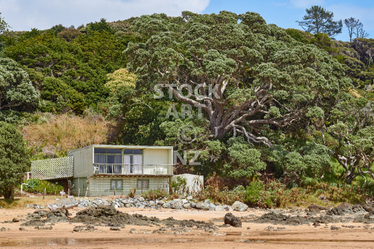 Typical New Zealand bach - Basic holiday home in Northland 