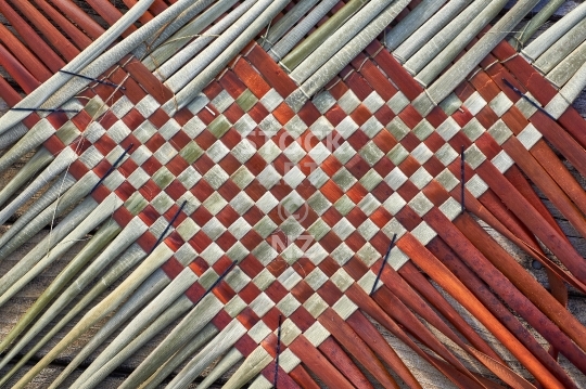 Unfinished flax weaving for a kete