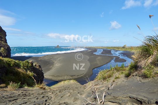 Whatipu Beach - New Zealand - Black volcanic wild west coast beach near Auckland